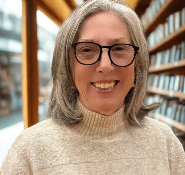 Doré Ripley’s New Historical Mystery “The Crimson Bodice” Transports Readers to the Dangerous World of Elizabethan London’s Playhouses